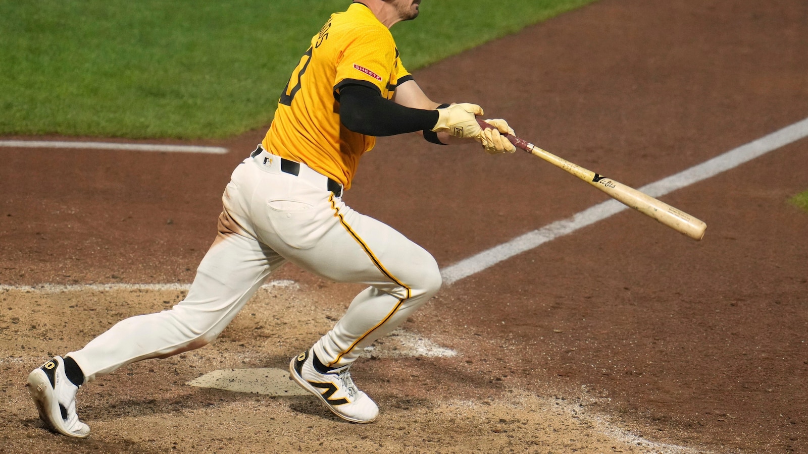 Bryan Reynolds has a 2-out, 2-run triple in the 8th in the Pirates' 3-2 over the Reds