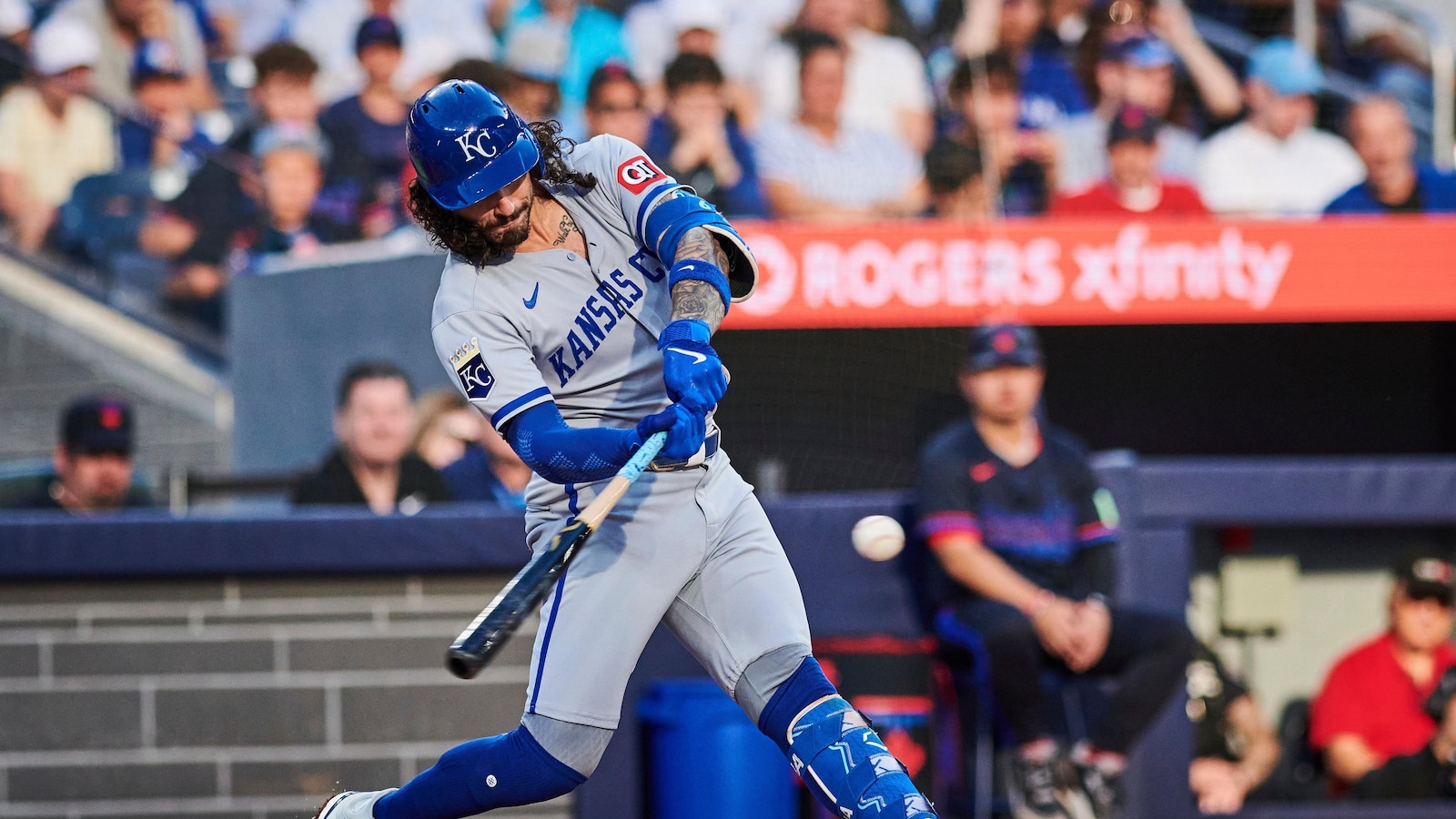 Mike Yastrzemski homers in his 1st at-bat as a Royal in 9-3 victory over the Blue Jays