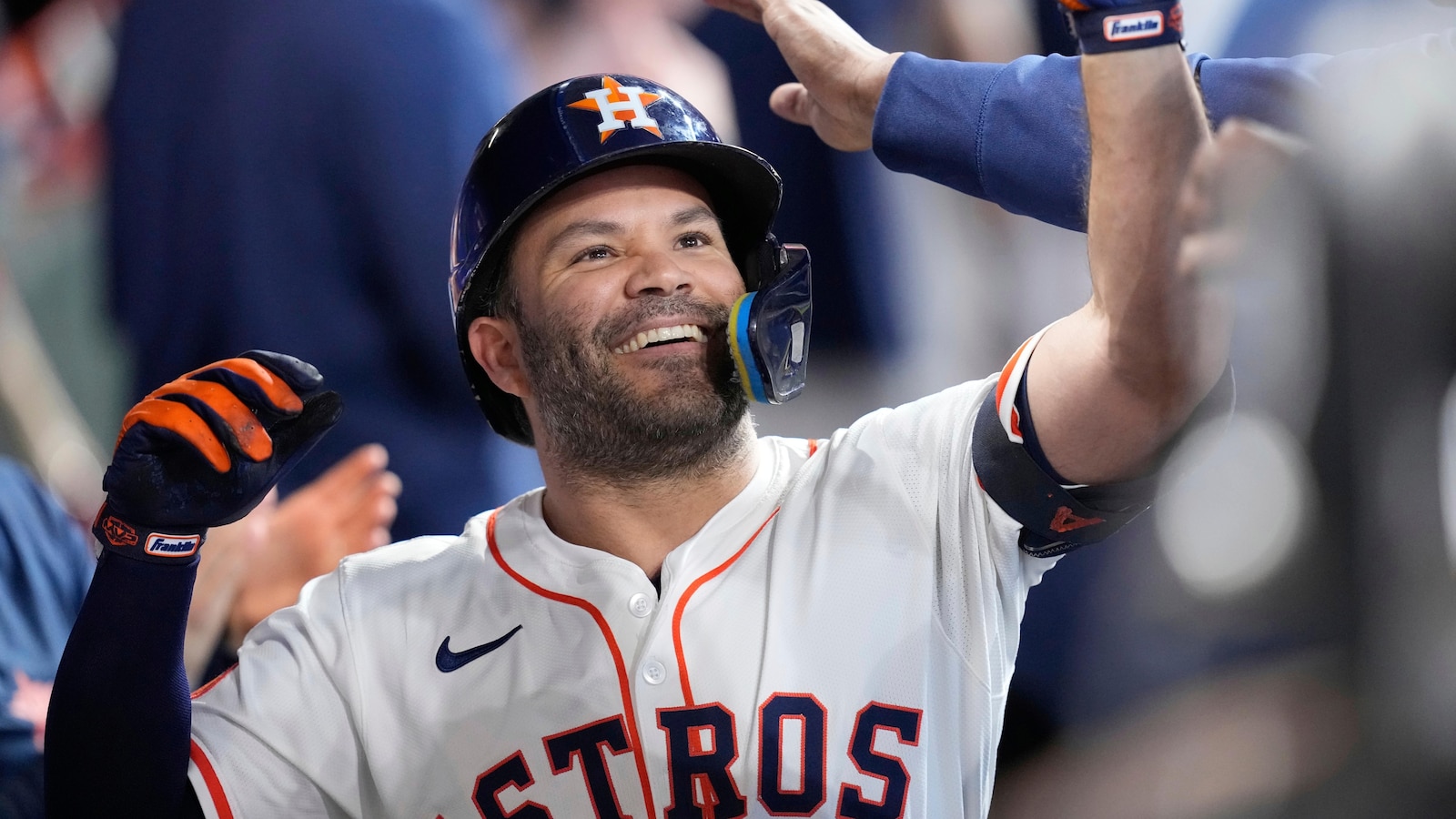 Christian Walker homers twice to lead Astros over Rockies 4-3