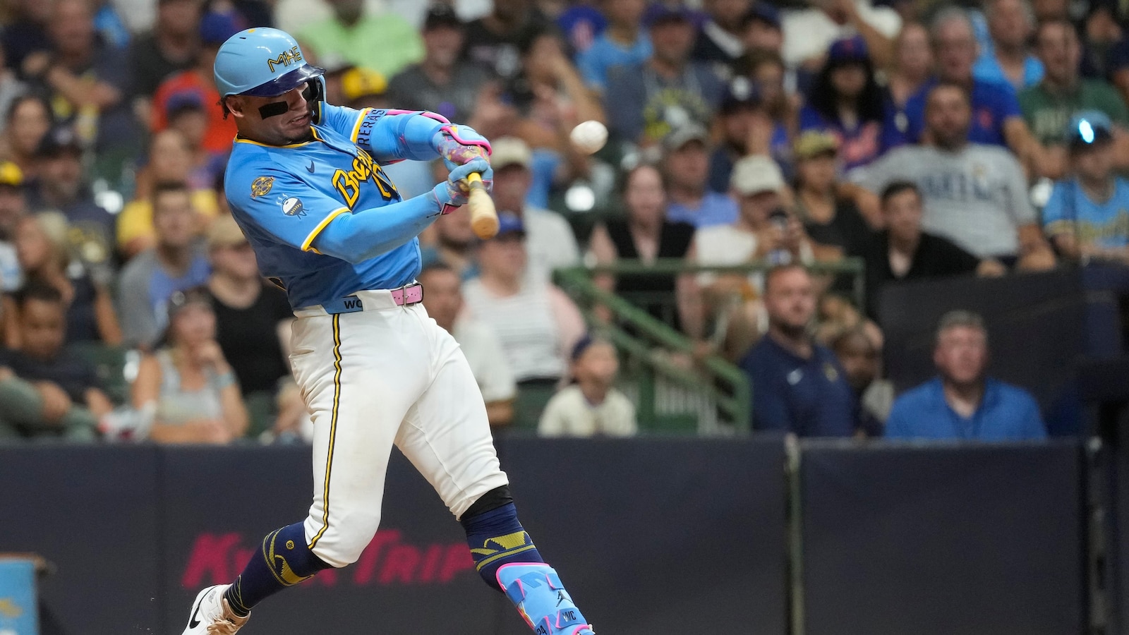 Brewers rally past Mets 7-4 for 8th straight win, spoiling Alonso's record-tying homer