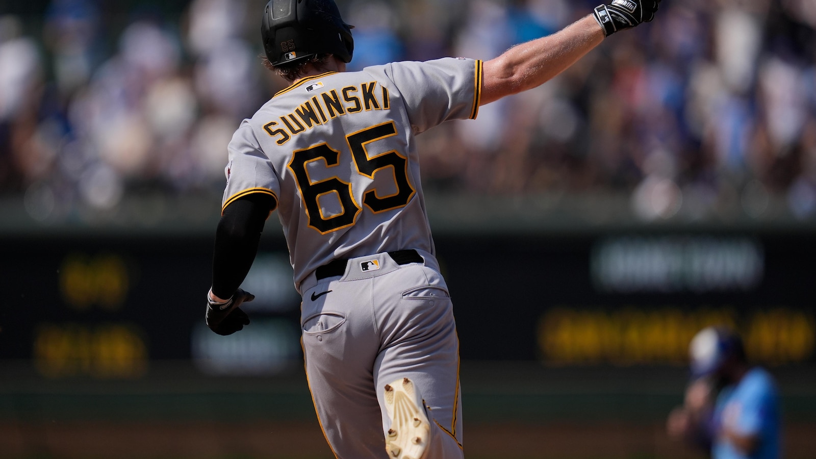 Jack Suwinski's tiebreaking homer in the 9th lifts Pirates over struggling Cubs 3-2