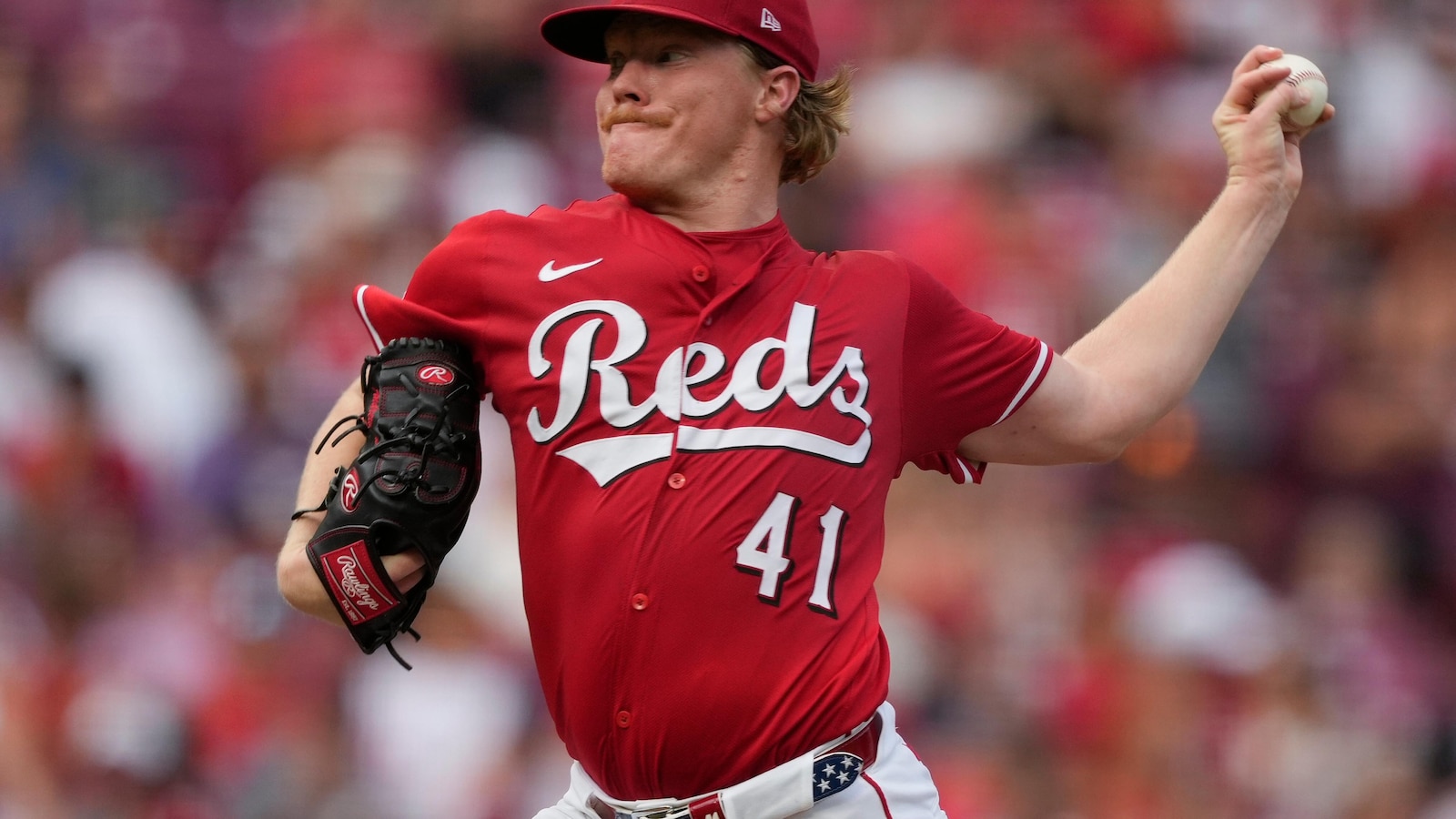 Schwarber hits his 42nd homer in a 4-run 8th inning as the Phillies rally past the Reds 4-1