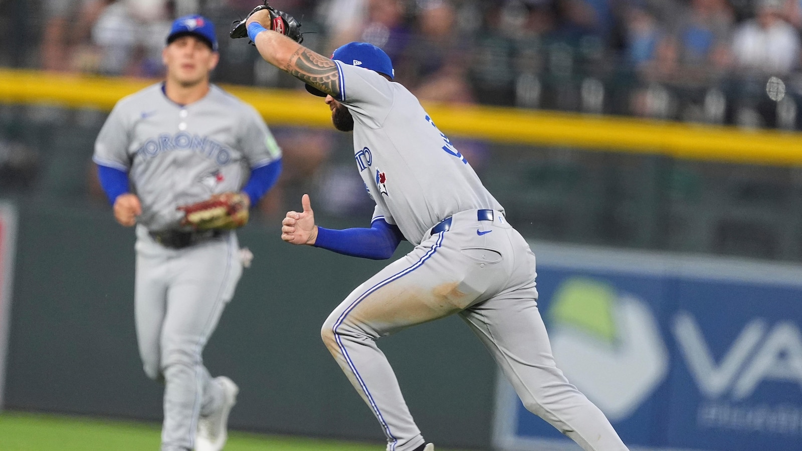 Bichette has 2 HRs and 6 RBIs, Blue Jays get 25 hits in 15-1 victory over Rockies