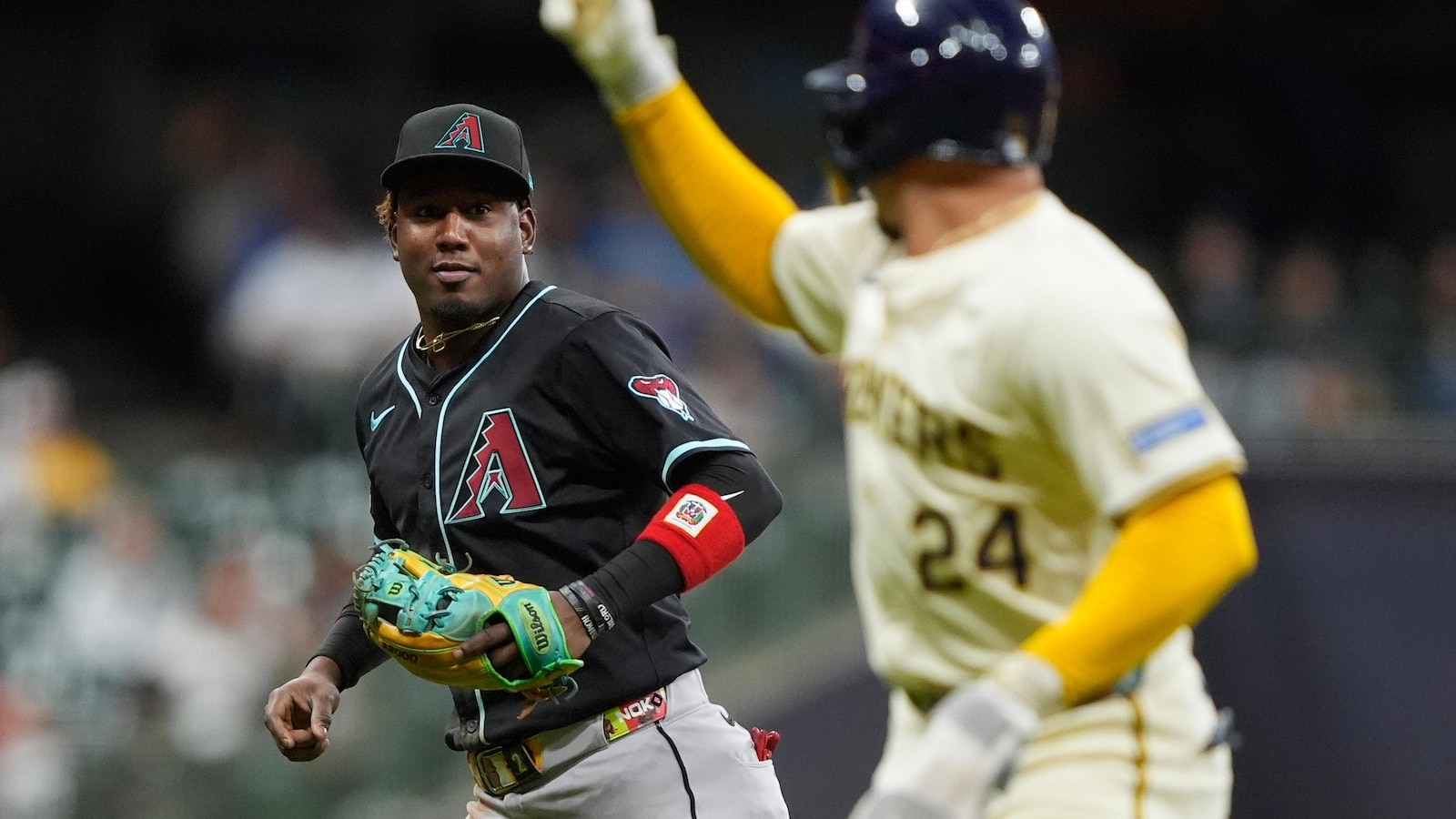 Monasterio and Durbin homer in the Brewers' 7-5 victory over the Diamondbacks