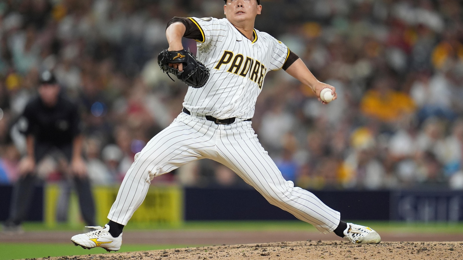 Masyn Winn gets a big hit as the Cardinals rally past the Padres 8-5