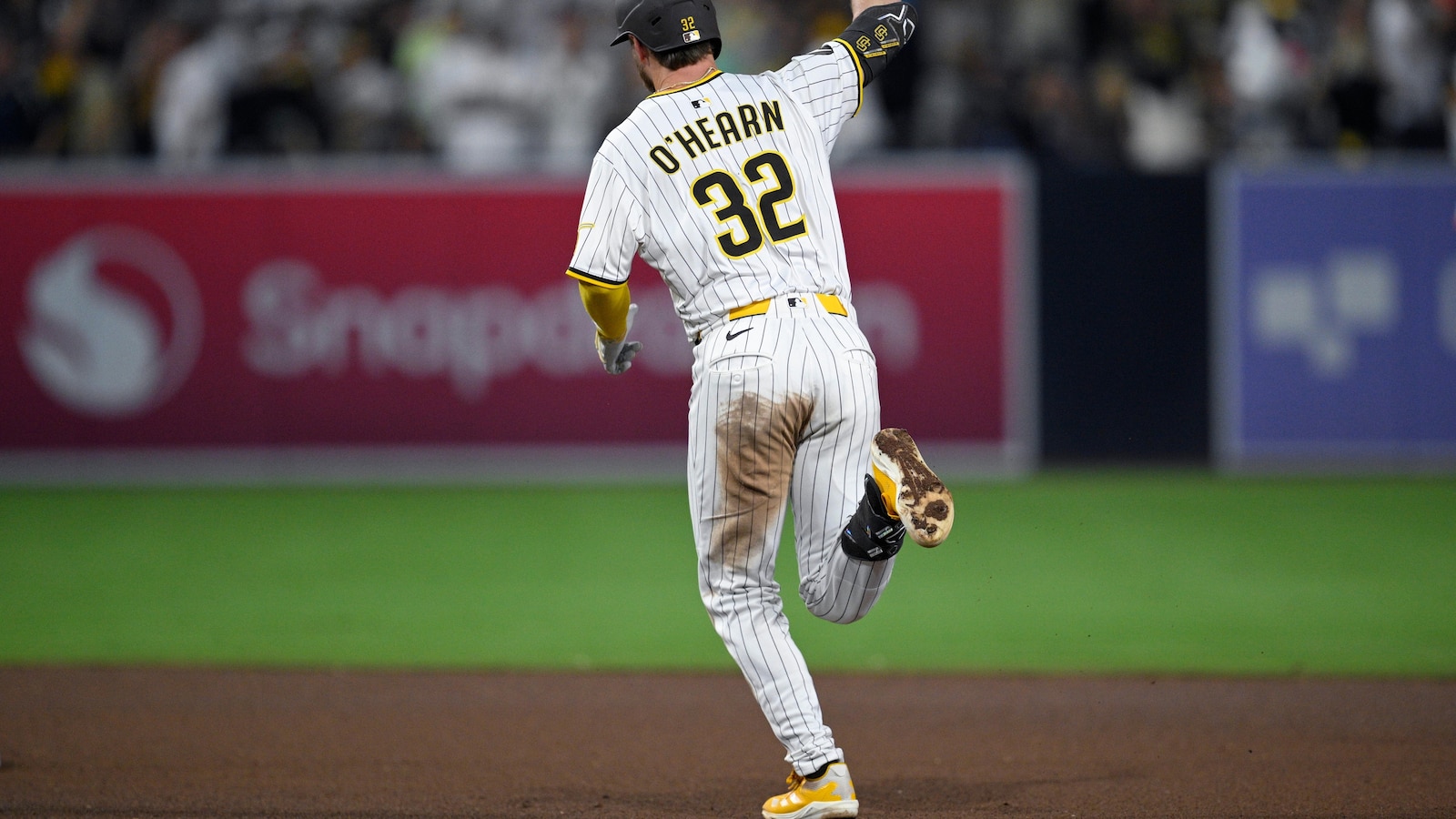 Sheets hits 2 of San Diego's 4 homers, Tatis robs Devers as the Padres beat the Giants 8-1