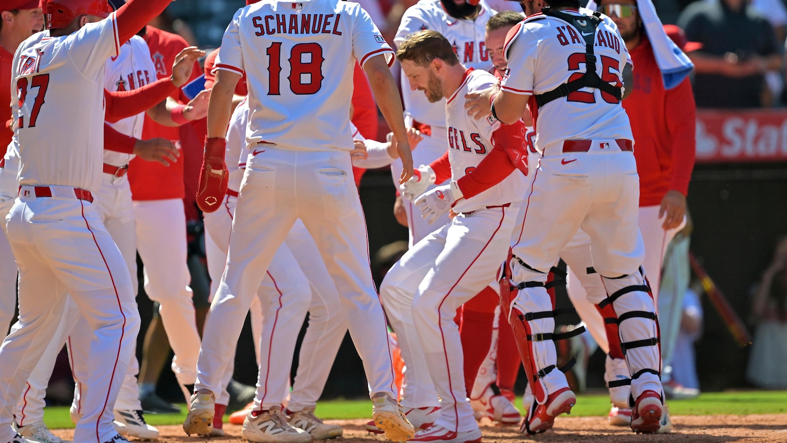 Taylor Ward hits 3-run homer in 9th to lift the Angels past the White Sox, 8-5