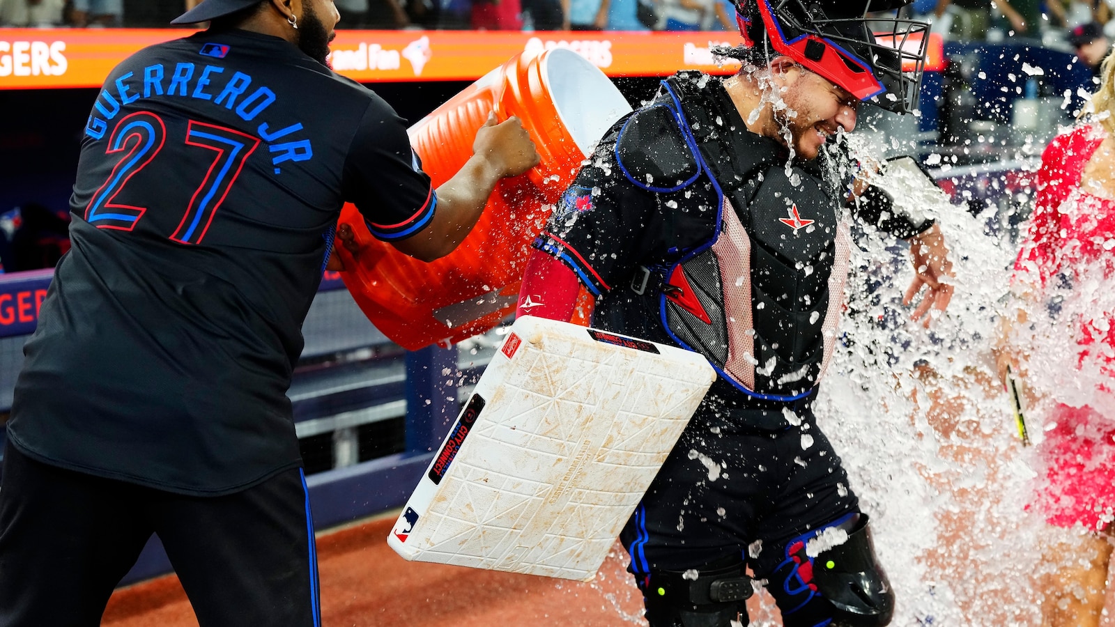 Alejandro Kirk carries the Blue Jays past the Rangers, 6-5