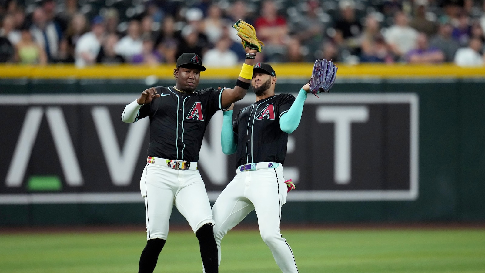 Rocchio hits a 2-run homer and the Guardians hold on in the 9th to beat the Diamondbacks 3-1