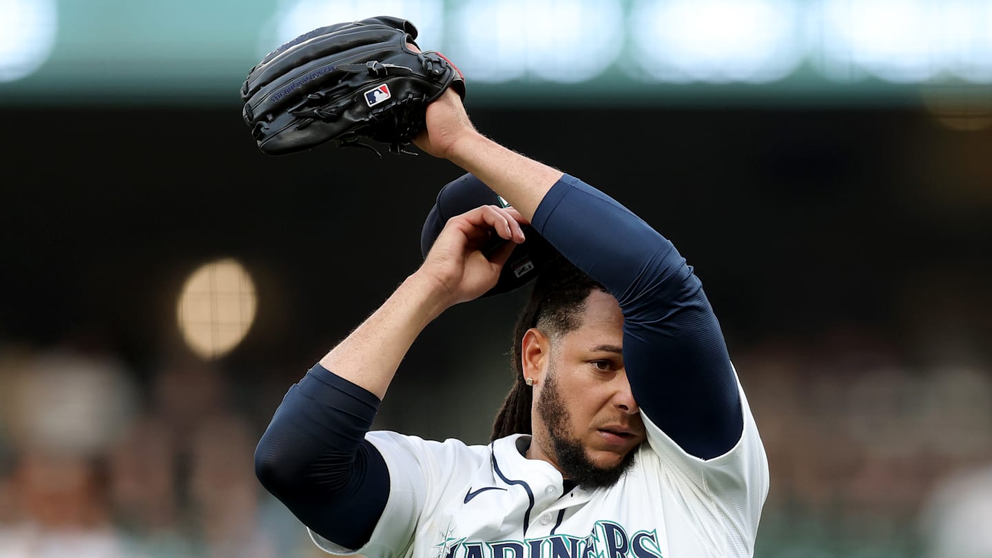 San Diego Padres v Seattle Mariners