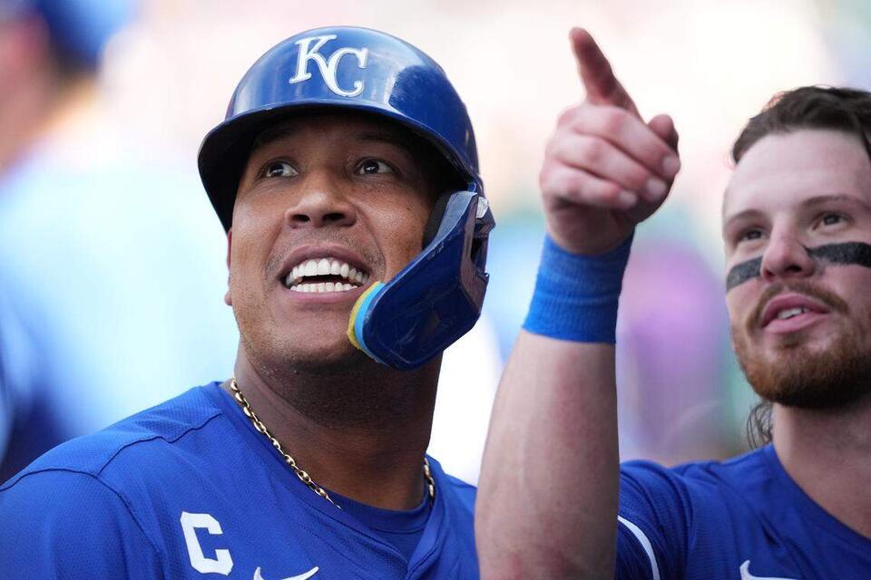 A kind Phillies fan made sure Royals' Salvador Perez got his 300th home-run ball