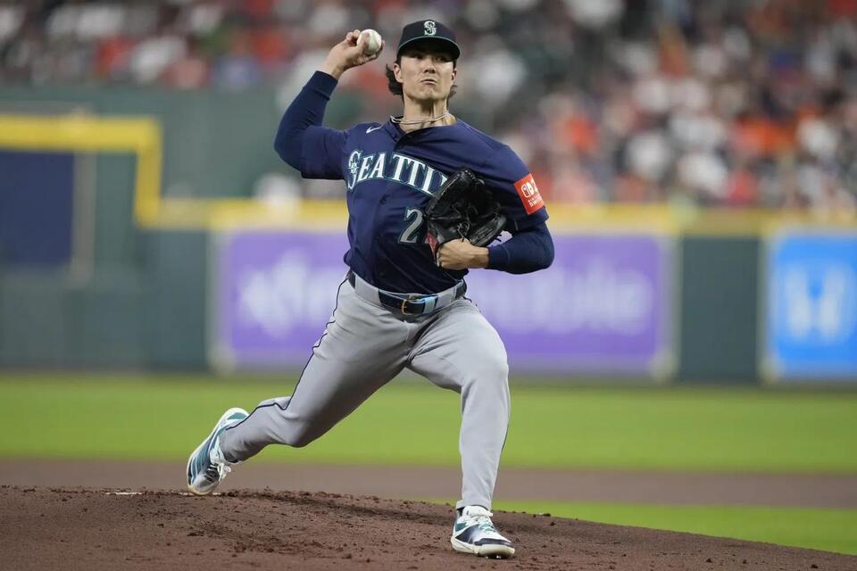 Mariners All-Star Bryan Woo to miss Thursday start with pectoral tightness as playoffs approach