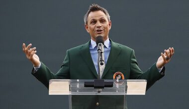 Brian Roberts has apologized for his comments about Canadian baseball fans