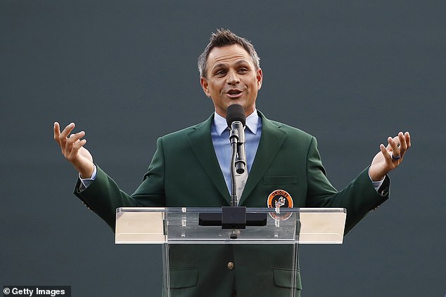 Brian Roberts has apologized for his comments about Canadian baseball fans