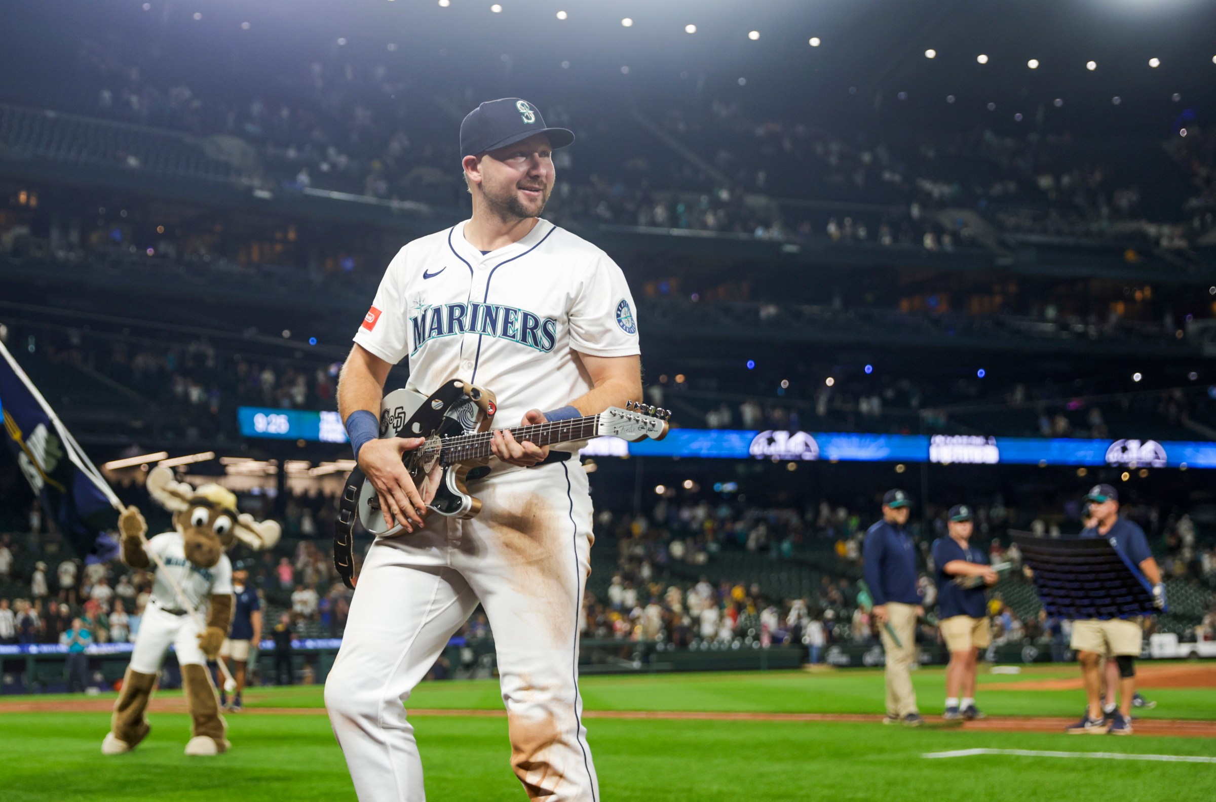 Mariners Moose Tracks, 8/26/25: Cal Raleigh, Anthony Volpe, and Kyle Bradish