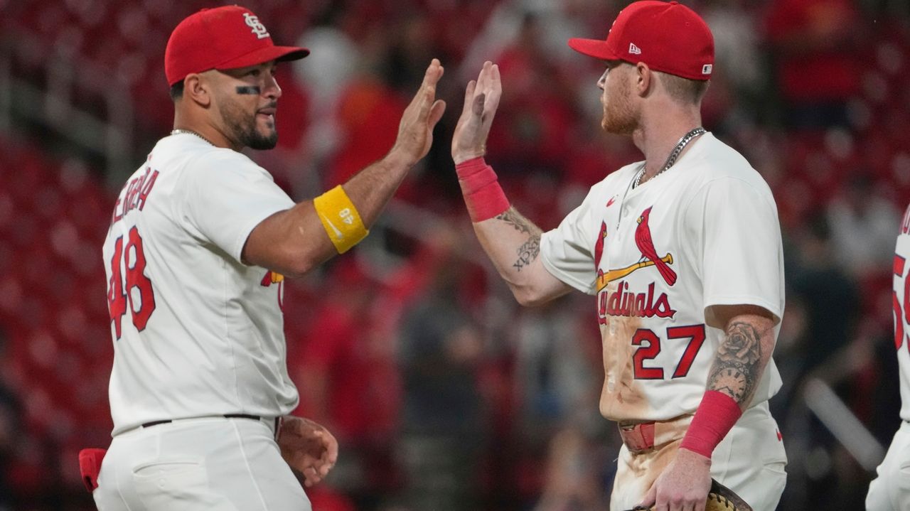 Herrera hits go-ahead homer, Mikolas pitches 6 solid innings, Cardinals beat A's 2-1
