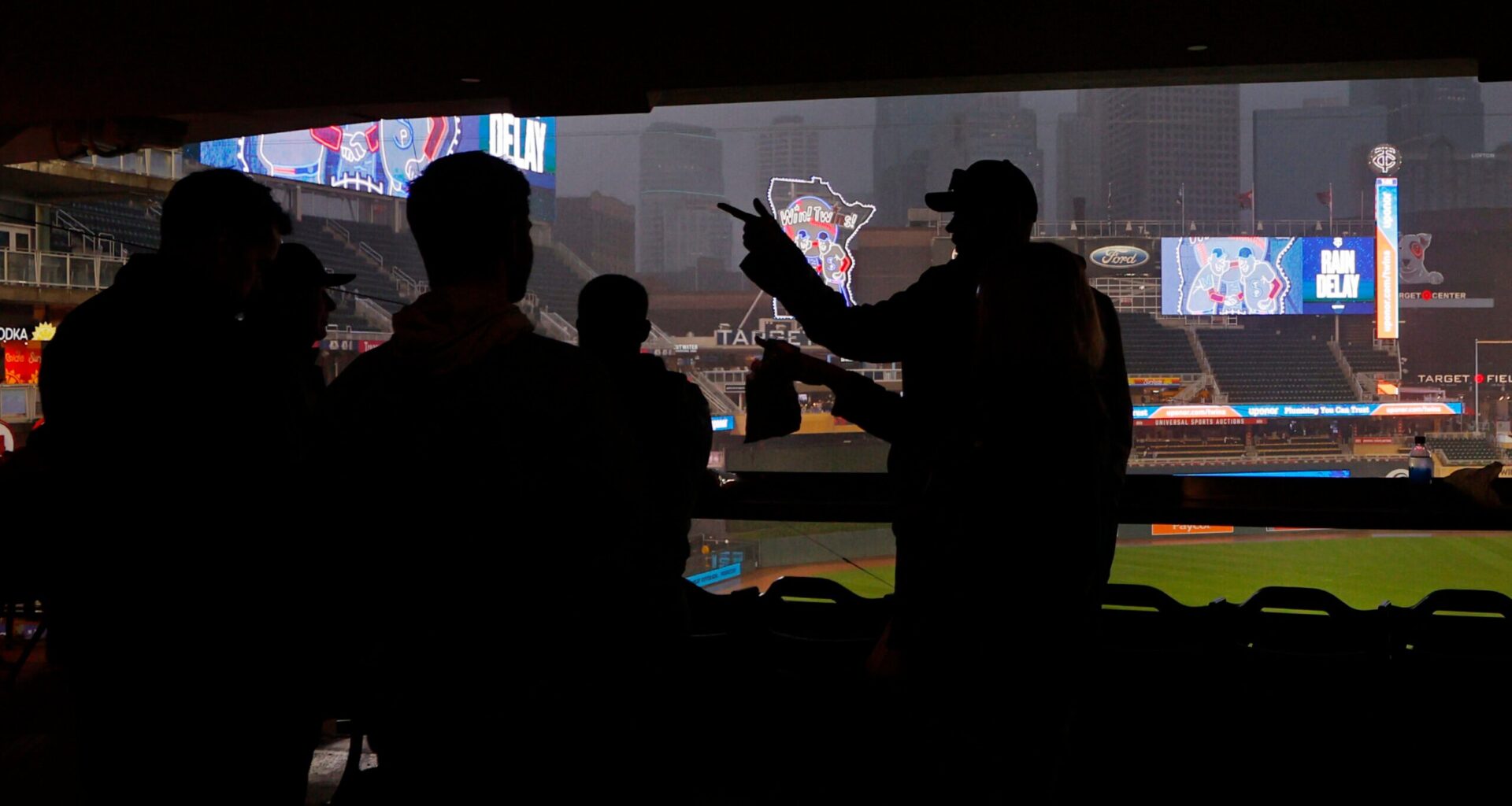 MN Twins Fans Make Hatred for Pohlads 98.5% Loud and Clear