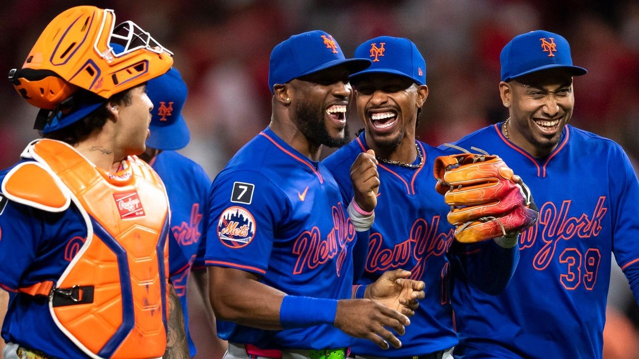 Diaz, Acuna save Mets in win over Reds