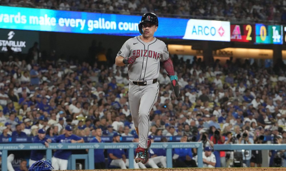 D-Backs' Carroll adds another milestone to MLB career