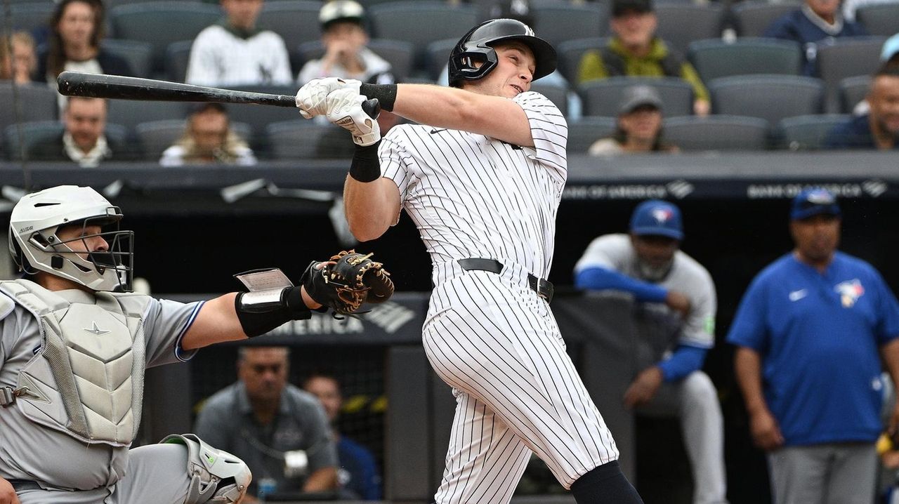 Yankees defeat Blue Jays to close gap in division to two games