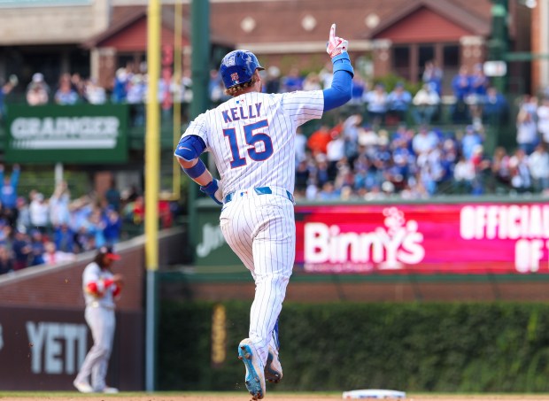 Chicago Cubs catcher Carson Kelly (15) hits his second home run of the game against the Washinton Nationals at Wrigley Field on Sept. 7, 2025, in Chicago. (Stacey Wescott/Chicago Tribune)