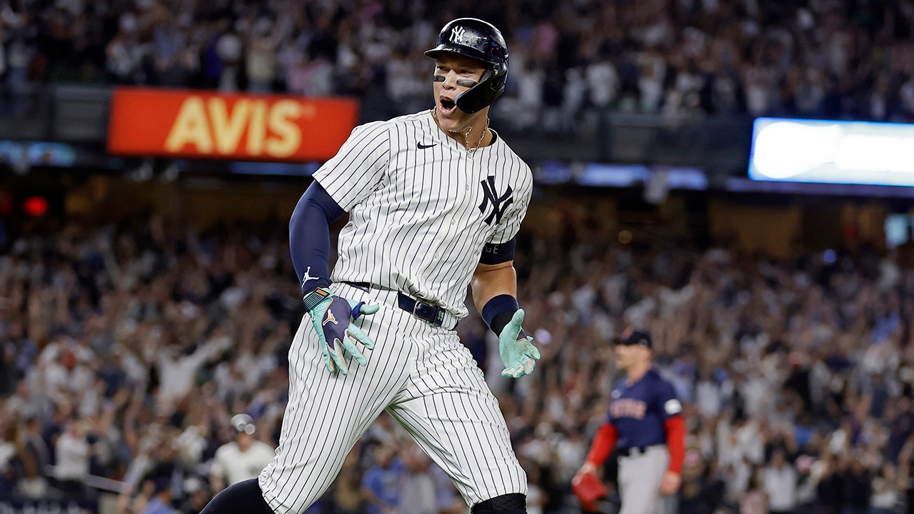 Aaron Judge passes Yogi Berra on Yankees home run list with 359th homer