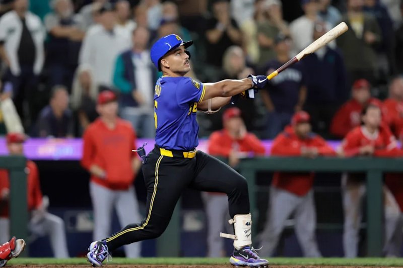 Harry Ford shines off bench, Mariners overtake Angels in 12th