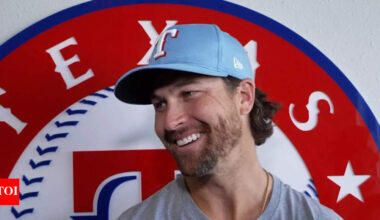 Jacob deGrom hands ball to young New York Mets fan who surprises everyone by passing it to another man showing heartwarming gesture | MLB News