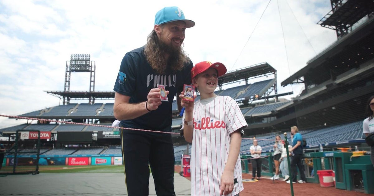 Phillies Matt Strahm, Brandon Marsh meet and sign merch for 8-year-old battling cancer