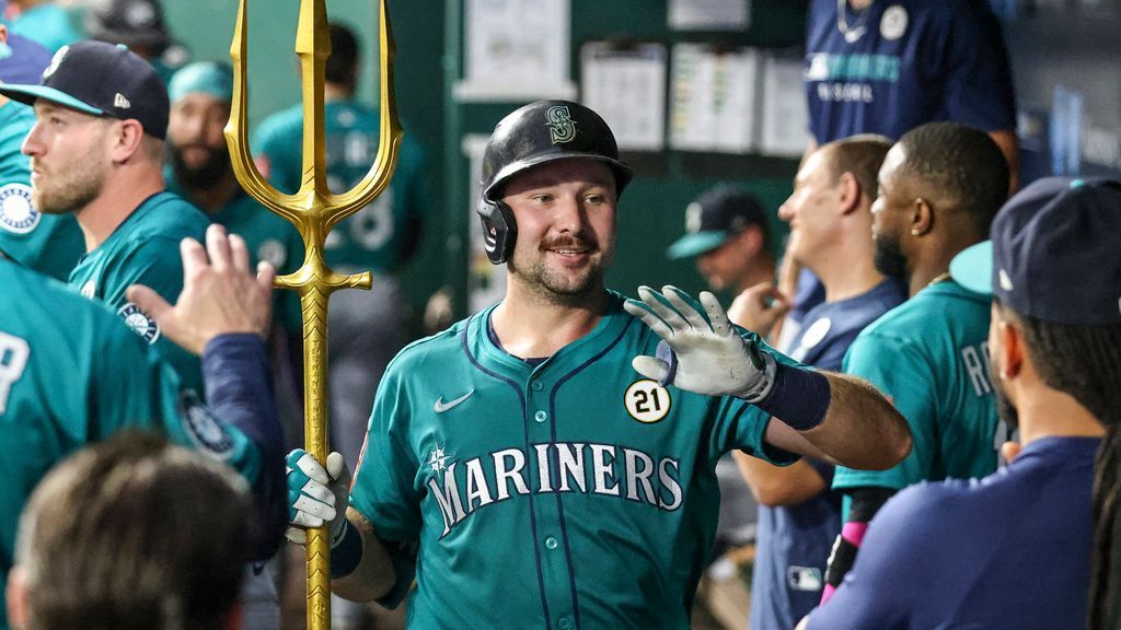 Raleigh hits HRs No. 55, 56 to pass Mantle, tie Mariners' mark