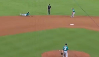 Sports Illustrated - Mariners Shortstop Turned Diving…