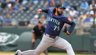 Mariners tie for AL West lead after salvaging road series win vs. Royals