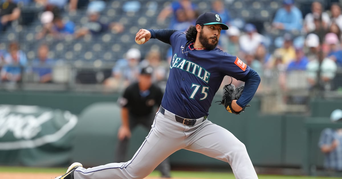 Mariners tie for AL West lead after salvaging road series win vs. Royals