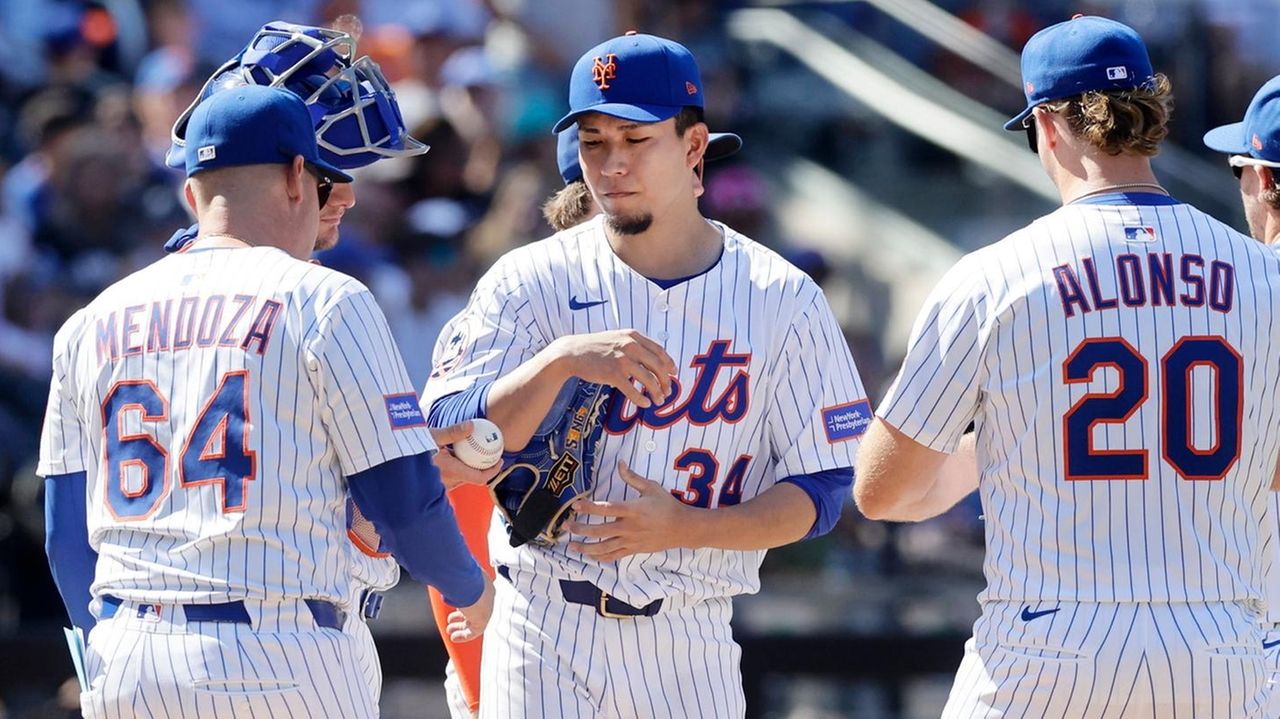 Mets' Carlos Mendoza won't guarantee Kodai Senga a playoff roster spot