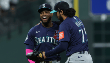 Victor Robles' jaw-dropping diving grab secures Mariners' win over Astros that could decide AL West