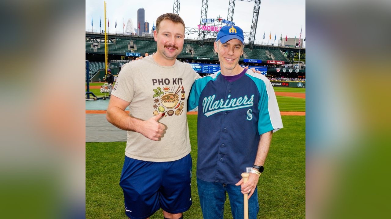 Cal Raleigh meets fan who gave away his 60th home run ball to child