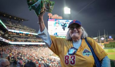 Longtime peanut vendor celebrates 50 seasons at Phillies ballparks