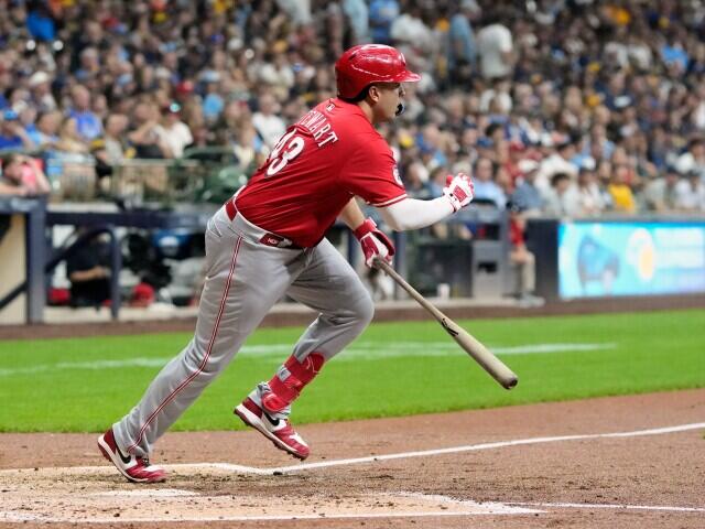 Updates: Jake Bauers hits RBI single for Brewers, Reds lead 7-4