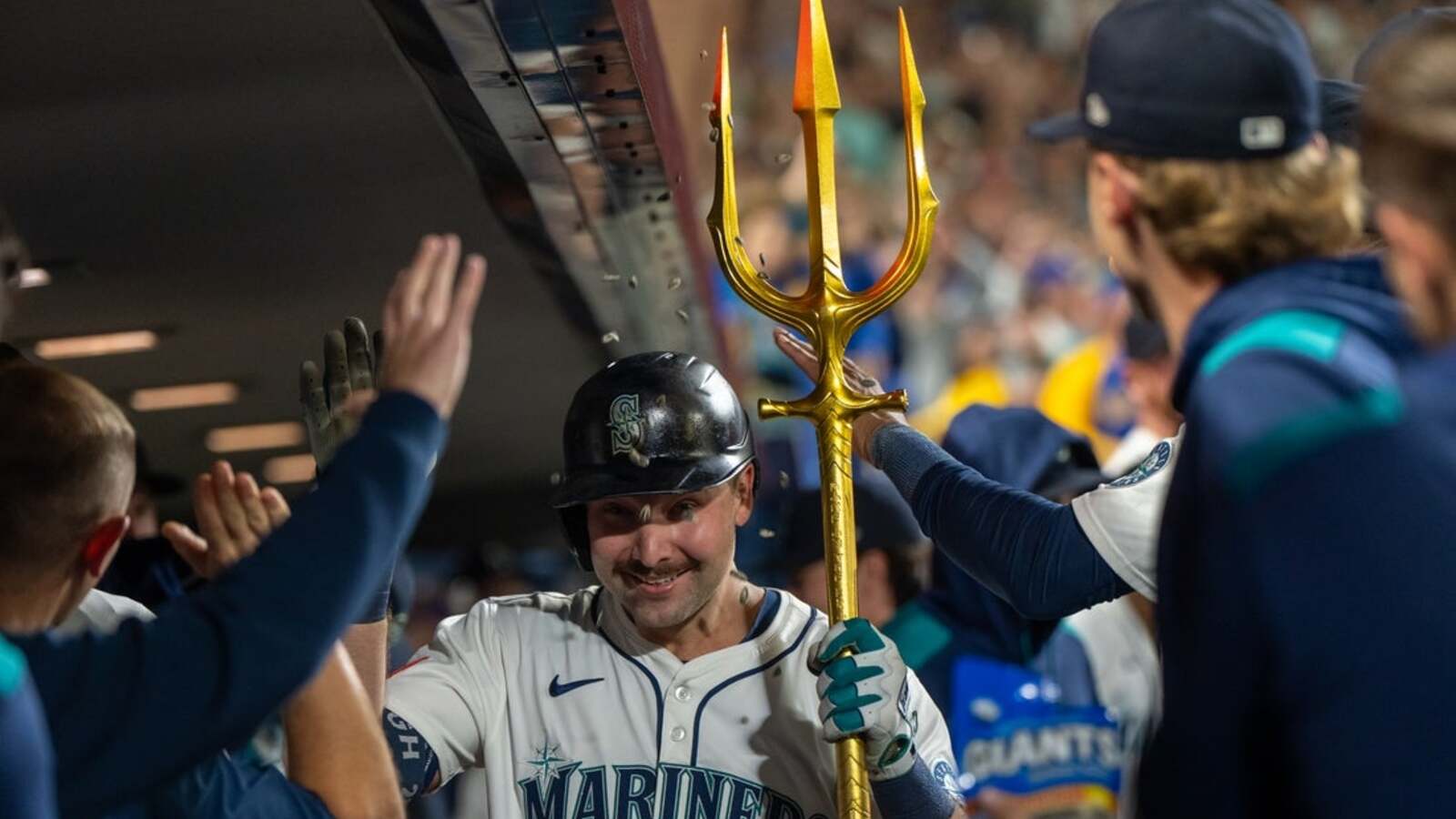MLB roundup: Cal Raleigh hits 60th homer as Mariners clinch AL West