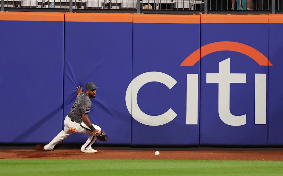 Cedric Mullins misplays a fly ball during the Mets’ 5-3, 11-inning loss to the Nationals on Sept. 20, 2025. Robert Sabo for NY Post