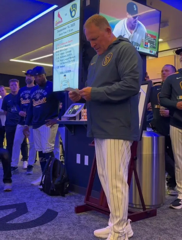 Brewers manager Pat Murphy reads a Bob Uecker tribute message after the team clinched a playoff spot on Sept. 13, 2025. x/Brewers