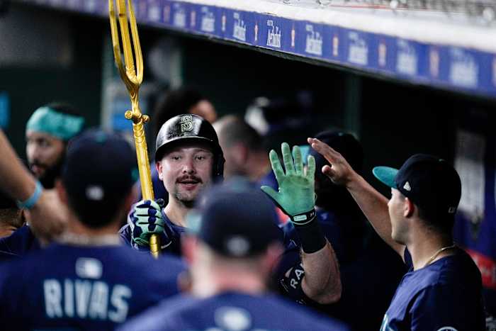 Cal Raleigh breaks Ken Griffey Jr.'s single-season home run record for Mariners