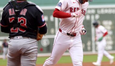 Red Sox rookie Roman Anthony leaves game after clutching at his back | National Sports