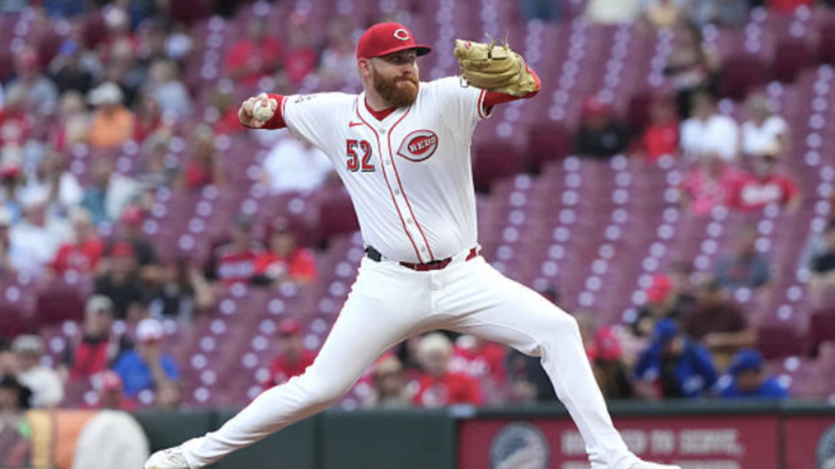 Jays hammer Littell, batter Reds, take series | 700WLW