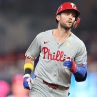 Phillies shortstop Turner, NL batting leader, strains hamstring | Nation