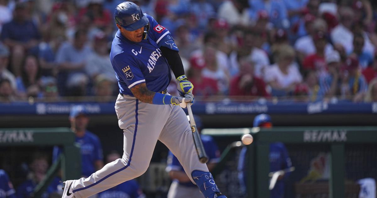 Phillies clinch fourth straight playoff berth despite 10-3 loss to Royals, who get 5 RBIs from Perez | MLB