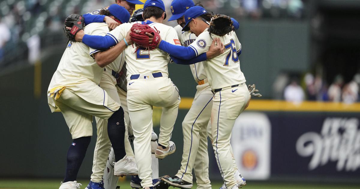 Raleigh matches Mantle, M's beat Angels, take sole possession of AL West lead with 9th win in row | MLB