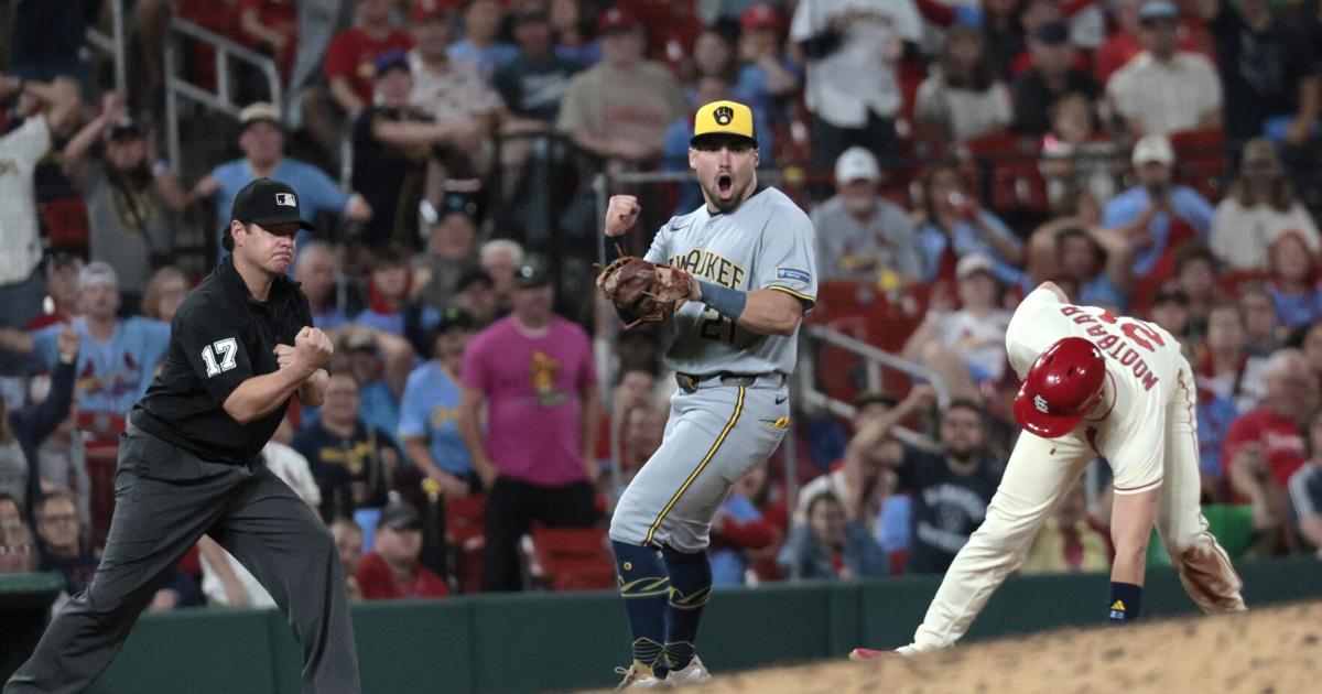 Baserunning blunder silences chance of Cardinals comeback in extra-innings loss to Brewers - STLtoday.com