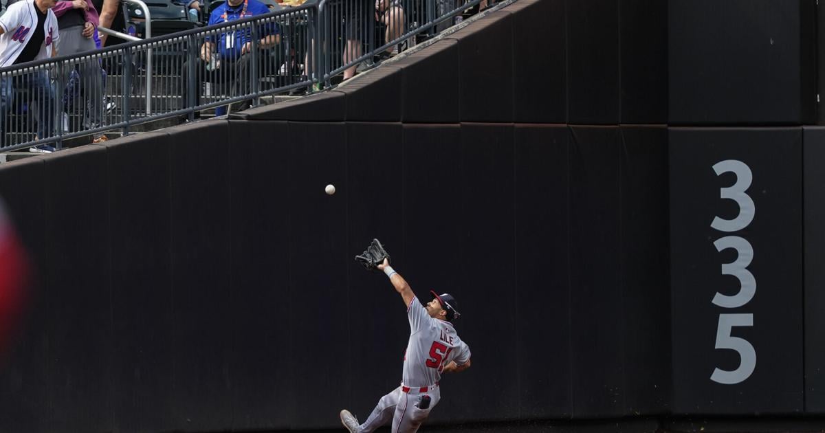 Nationals rookie Daylen Lile exits with knee injury after sliding into the wall against the Mets | MLB