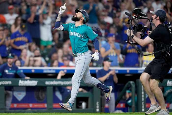 Crawford's grand slam and Raleigh's 58th homer lead Mariners to sweep over Astros